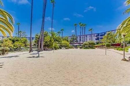 Resortsetting With Pool Apartment